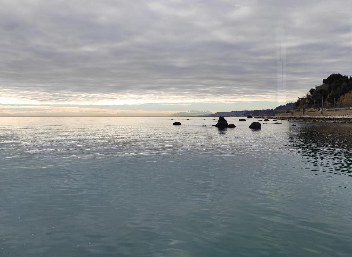 B&B Alba Sul Mare Guest House Massignano Exterior photo